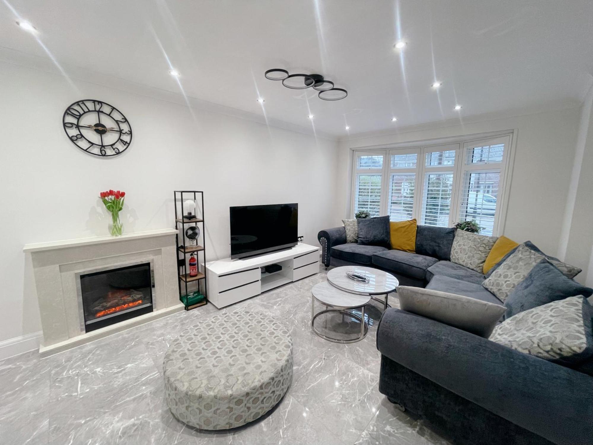 Home Near London Heathrow, Slough,Windsor,Legoland Colnbrook Экстерьер фото