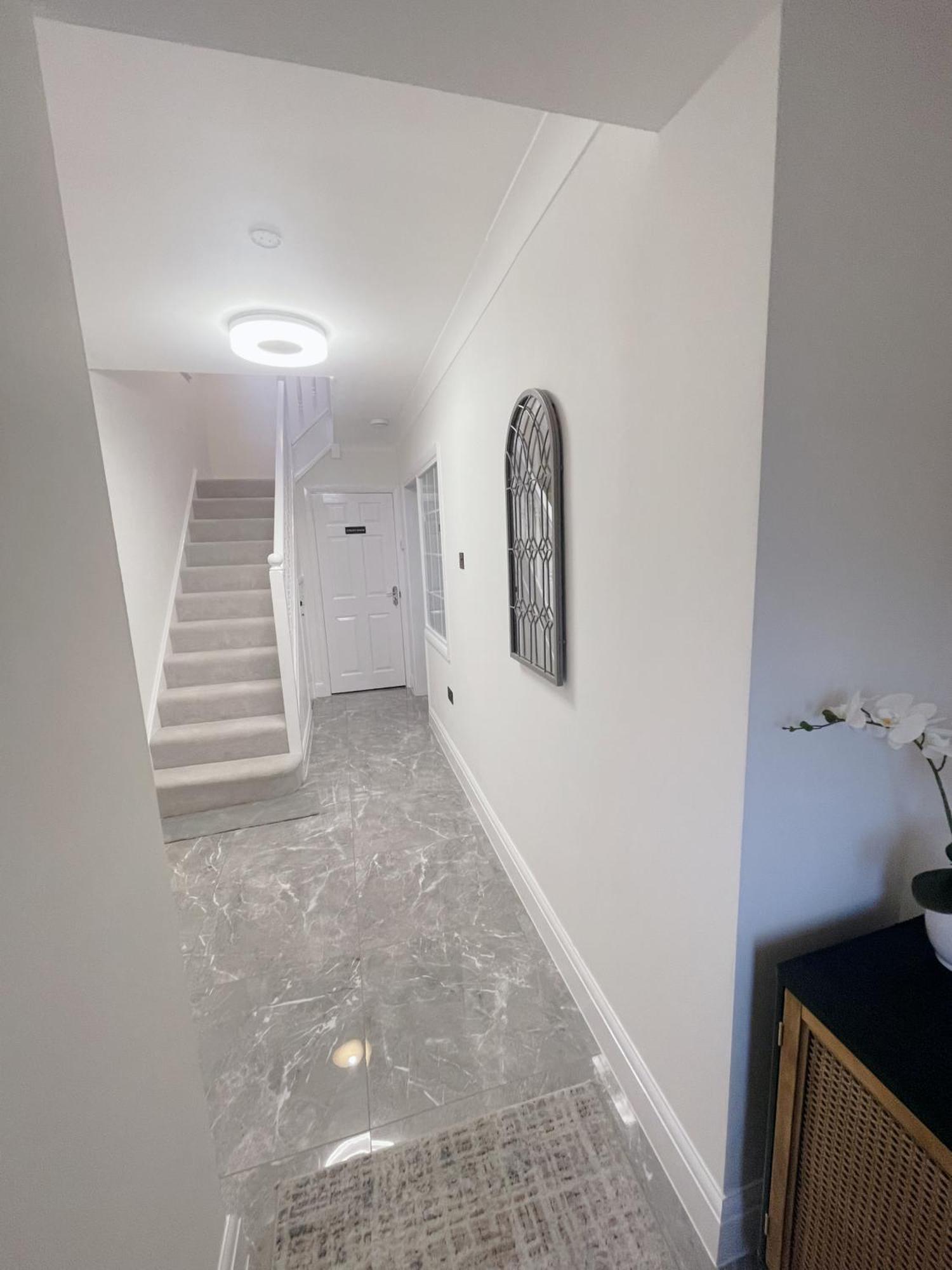 Home Near London Heathrow, Slough,Windsor,Legoland Colnbrook Экстерьер фото